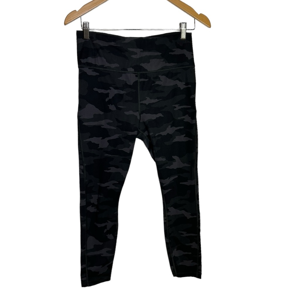 Athleta Ultimate 7/8 Tight Camo Leggings Size Medium Yoga Black Pants